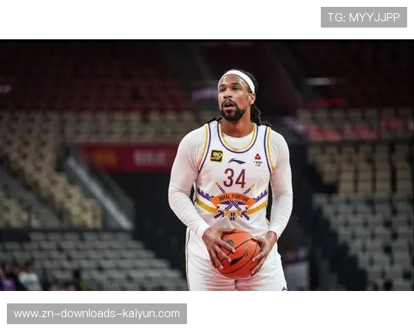 广东宏远快攻反击得分，萨林杰空中接力扣篮